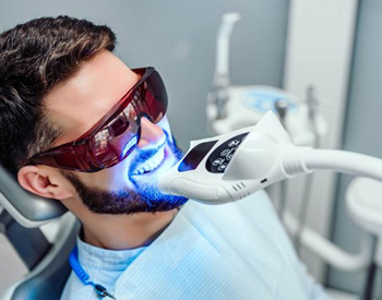 Fort Smith patient getting in-office whitening